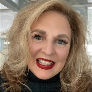 Meet your Posher, Renee